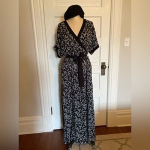 3 / $20 Sale! NWOT Merona black and white rayon floral dress*